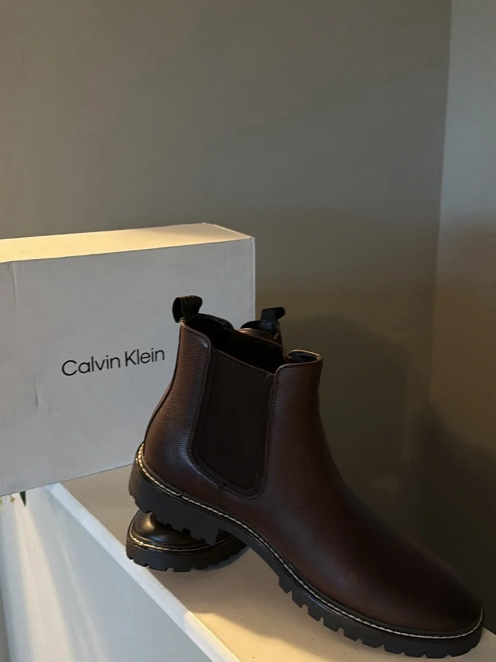 Brand New!!🔥🔥🔥🔥🔥Calvin Klein Men's Brown Leather Letrel Boots.